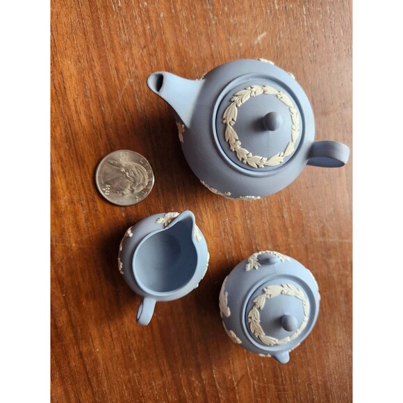 Wedgwood Miniature Tea Set 1:12 Scale Blue Jasperware Dollhouse No Box - Picture 11 of 12